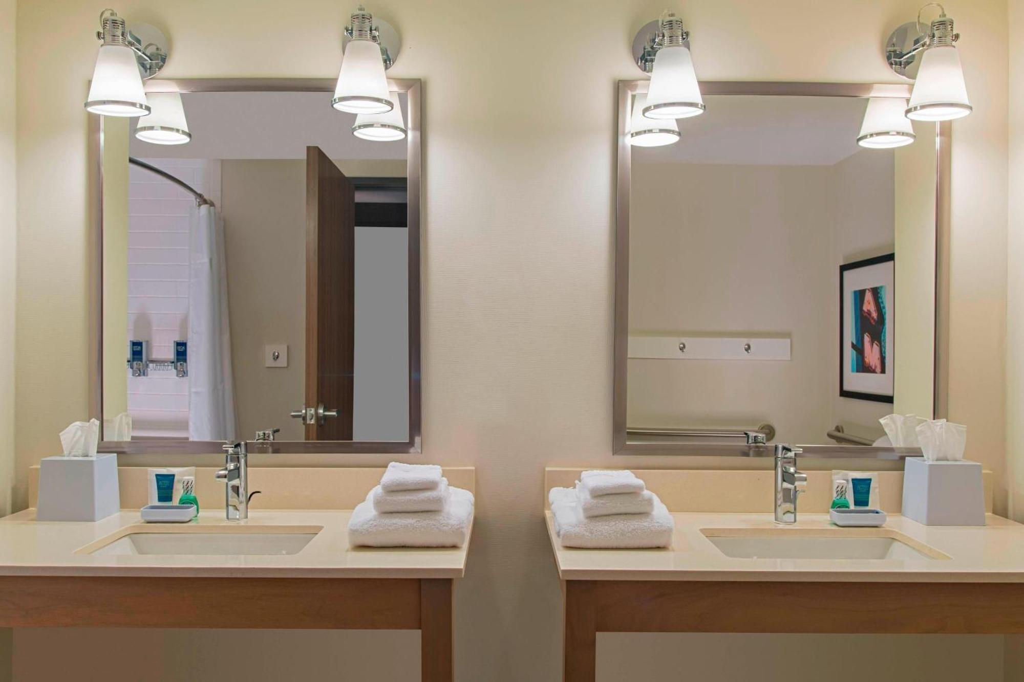 Four Points By Sheraton Hotel 3*