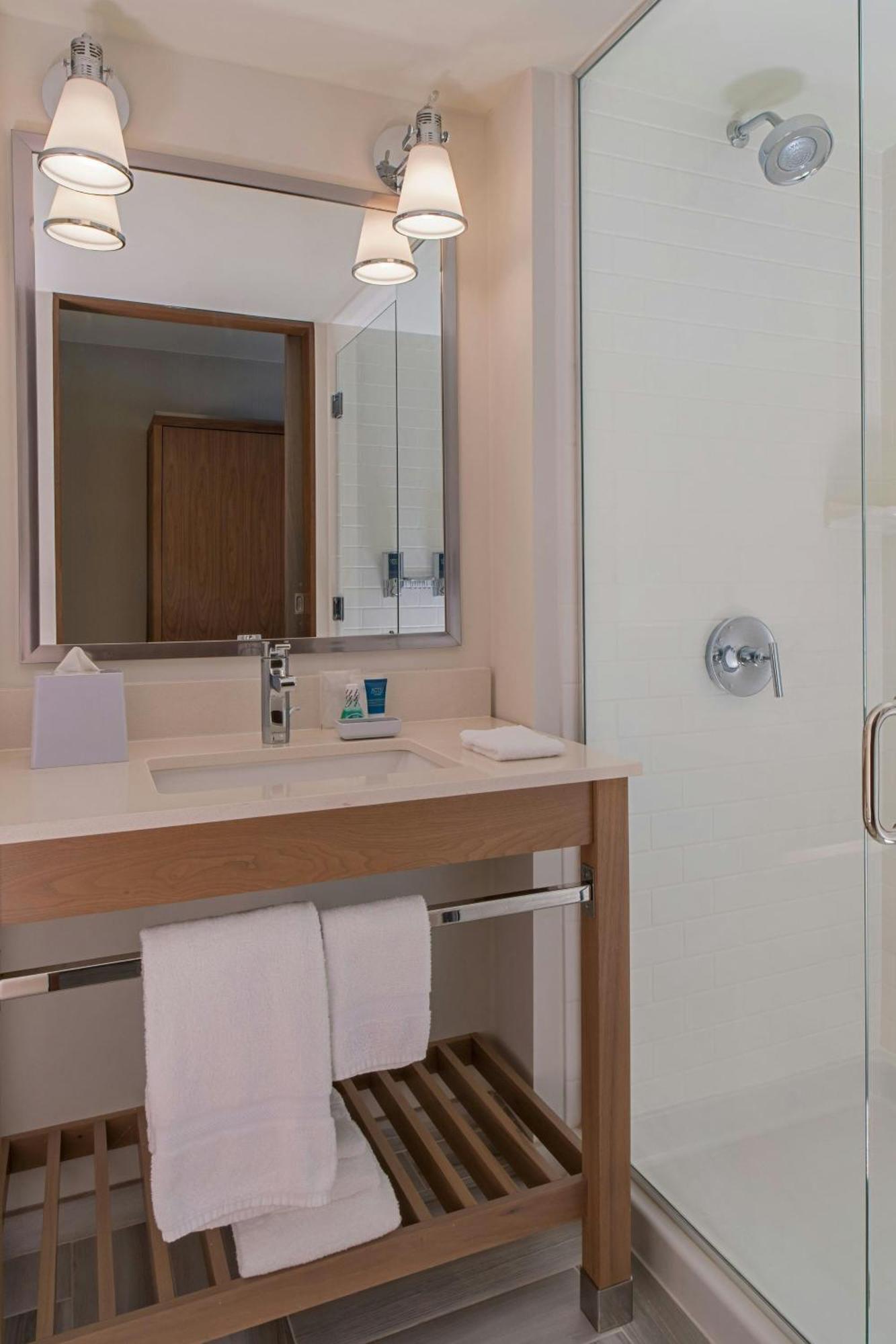 Hotel Four Points By Sheraton 3*